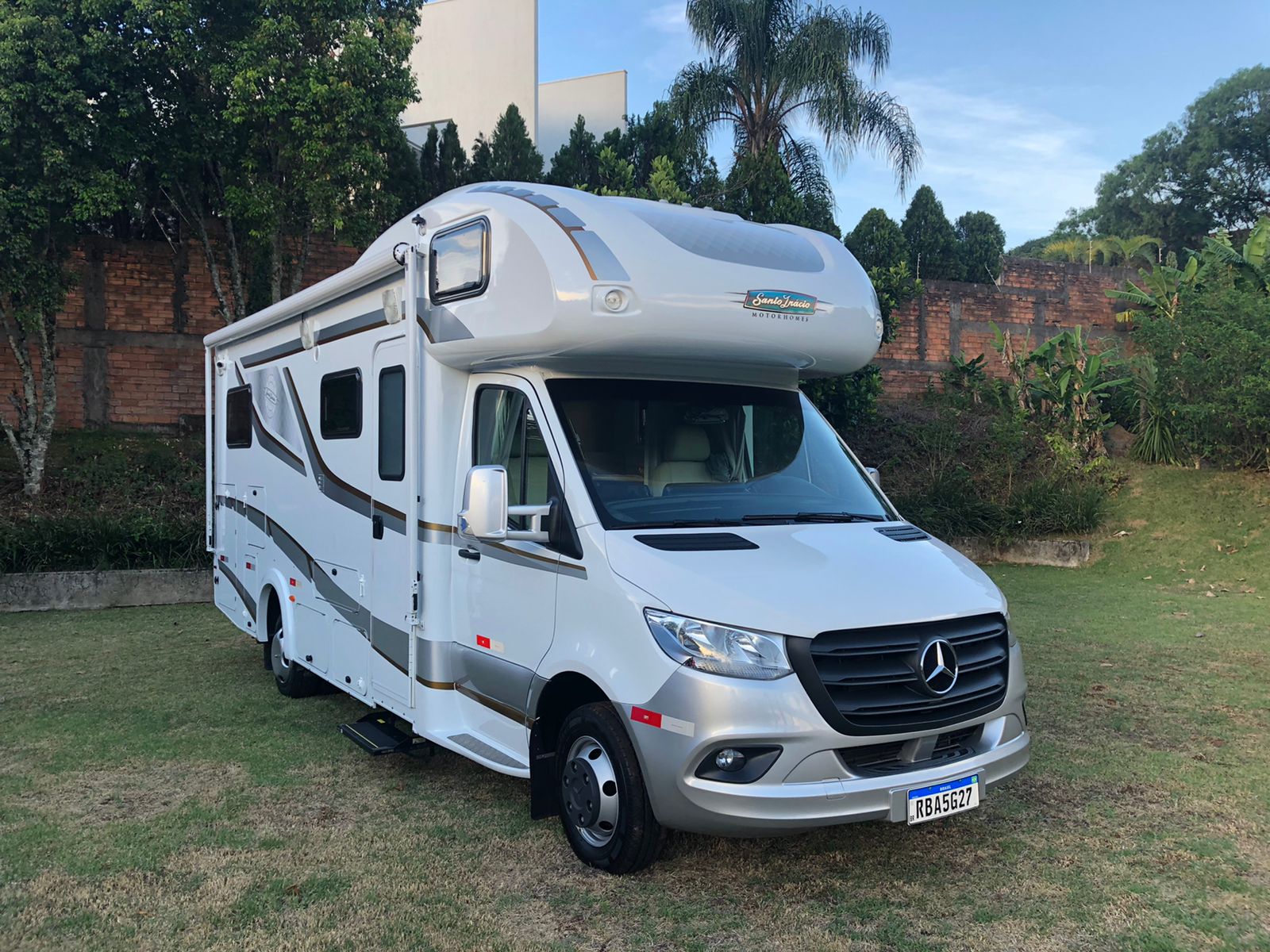 GLOBE MOTORHOMES - MP Motorhomes