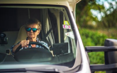 É seguro mulher viajar sozinha de motorhome?