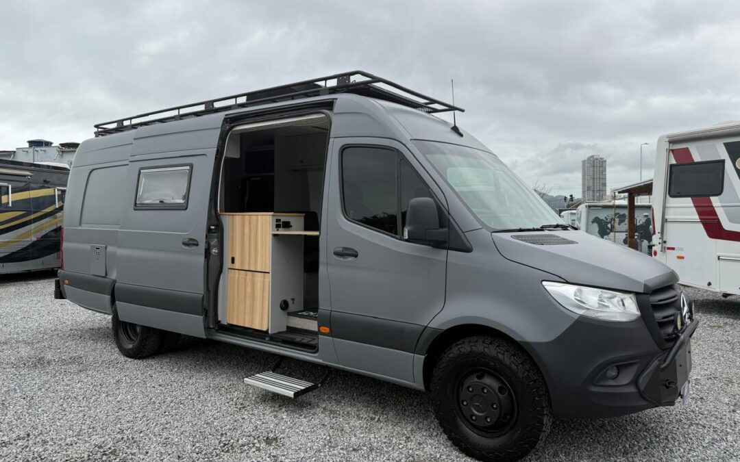 MH Ford Transit Furgão